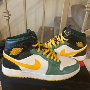 Air Jordan 1 Mid